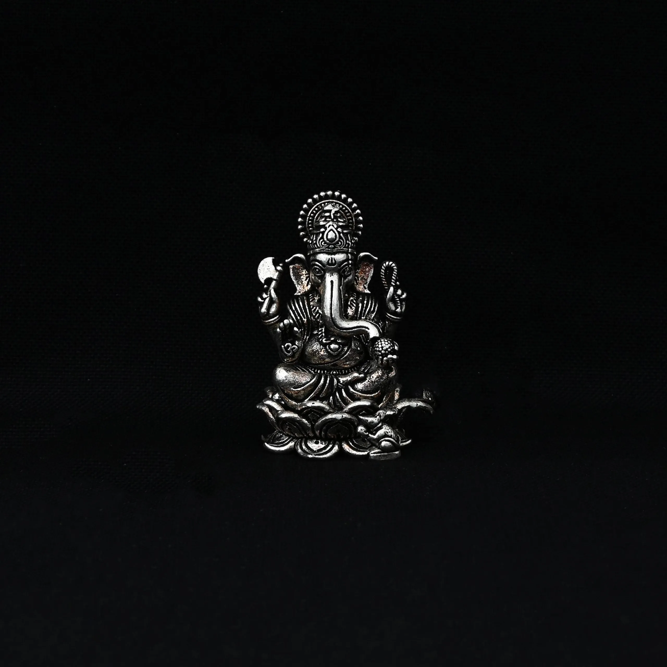 Lavish Oxidised 925 Silver Ganesh Idol (Murti)